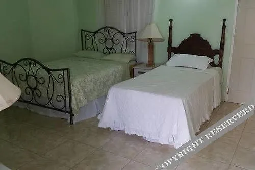 Chateau De La Rose Bed And Breakfast Μοντέγκο Μπέυ