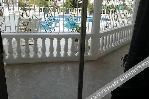 Chateau De La Rose Bed And Breakfast Μοντέγκο Μπέυ 3*,  Τζαμάικα
